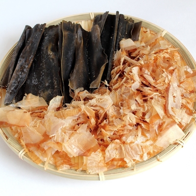 el pescado japonés de Katsuobushi del bonito del OEM 100g forma escamas aditivo alimenticio libre