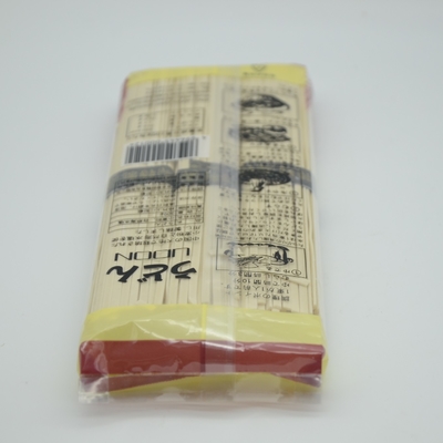 los tallarines secos de Soba del Udon del estilo japonés 400g alrededor forman el color blanco