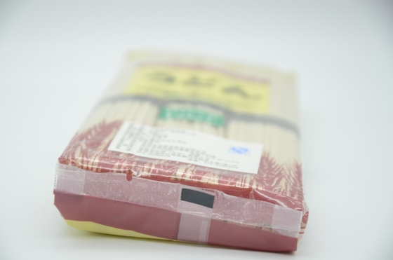 los tallarines secos de Soba del Udon del estilo japonés 400g alrededor forman el color blanco